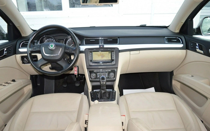 Skoda Superb cena 31000 przebieg: 226000, rok produkcji 2011 z Hrubieszów małe 781